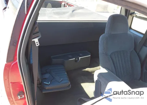 1998 Chevrolet S-10 Ls Fleetside z USA, uszkodzony, nr VIN 1GCCS19X3W8111570